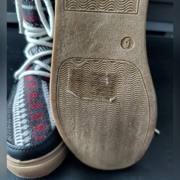 JustFab Snag Winter Boots - Picture 4 of 6